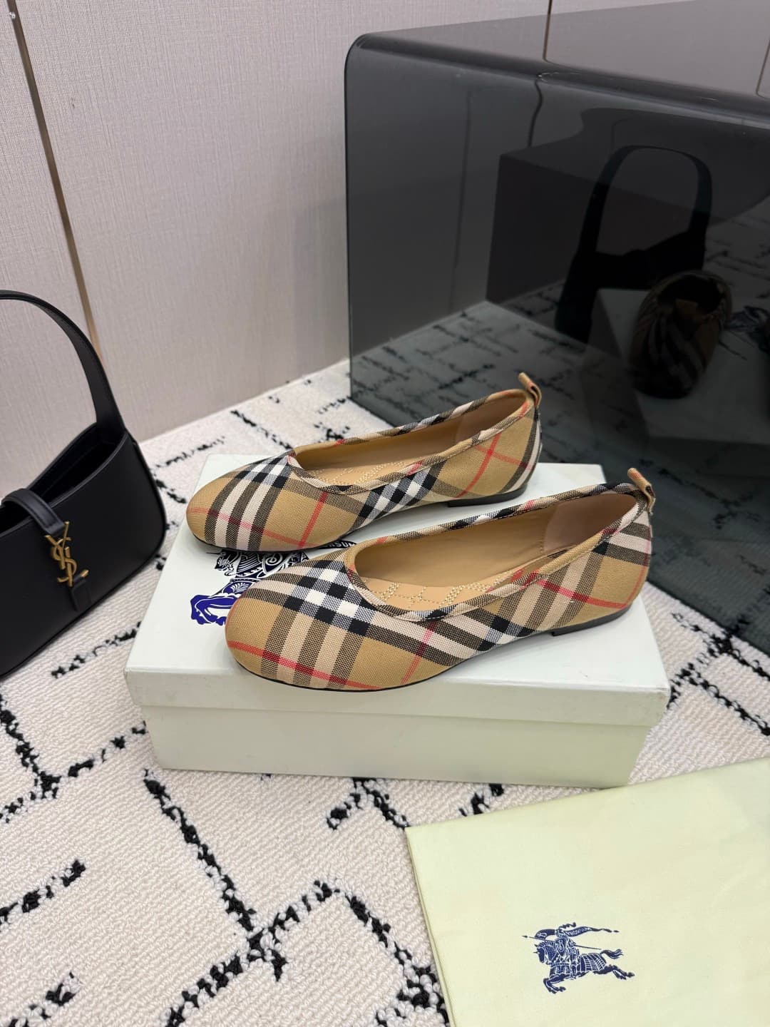 D3158 Burberry / Burberry 26WF New Product — image 4