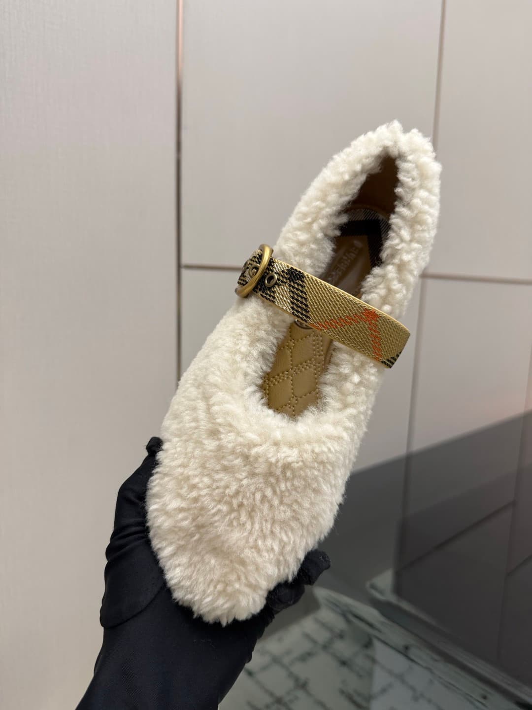 D3130 BURBERRY Lamb wool bandana Mary Jane shoes — image 8