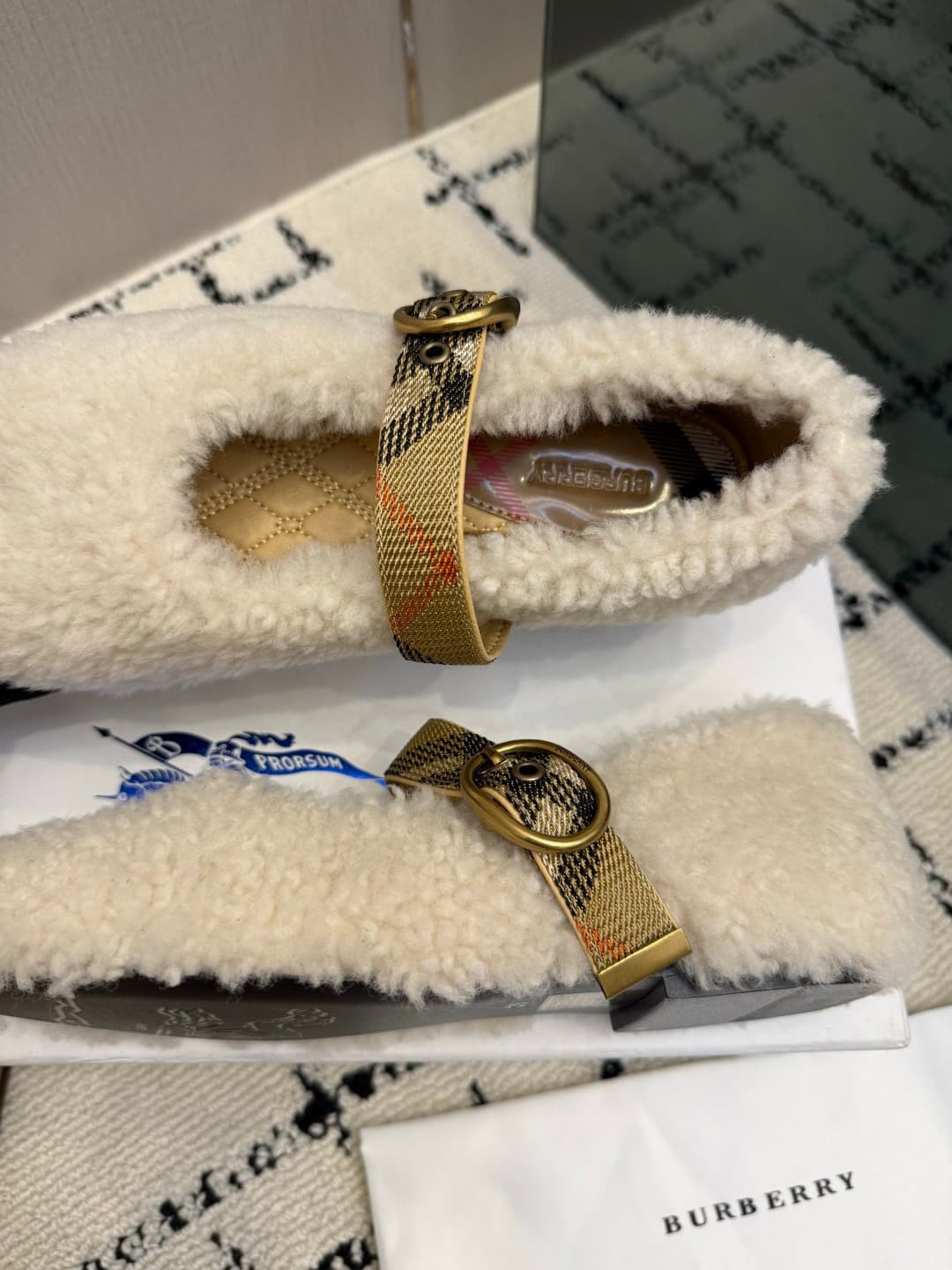 D3130 BURBERRY Lamb wool bandana Mary Jane shoes — image 6