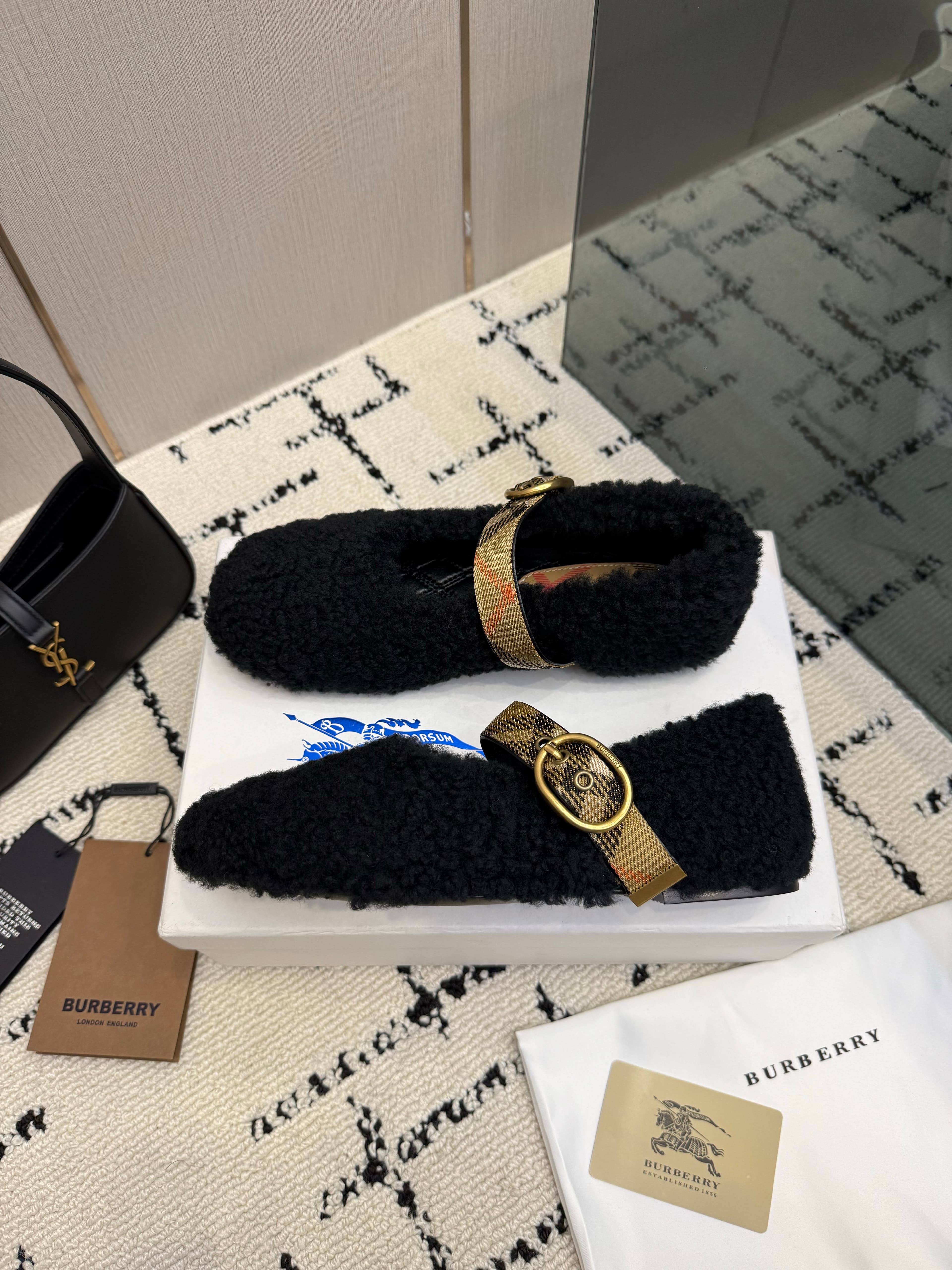 D3129 BURBERRY lamb hair band and Mary Jane shoes — image 5