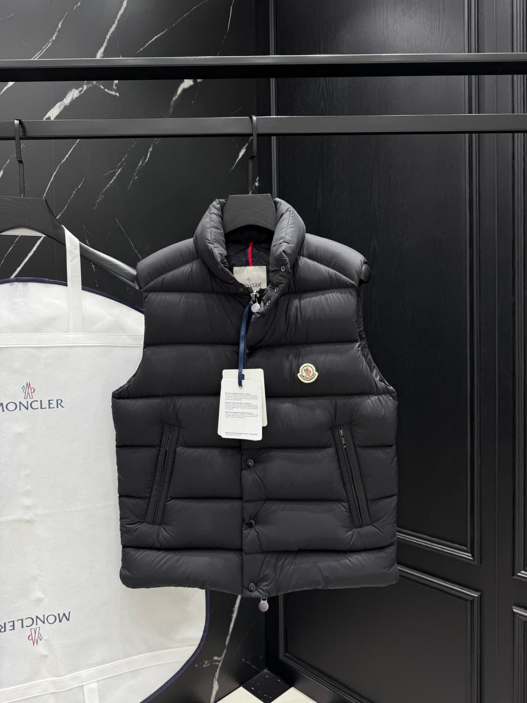C11085 Monkou Faux Fur Vest 2025 – New model for autumn and winter 🆕 Original 1: 1. All hardware components are imported and custom-made. Welcome to the store for a comparison. Absolutely high quality. Made with top-tier 95 white duck down, extremely soft — image 8