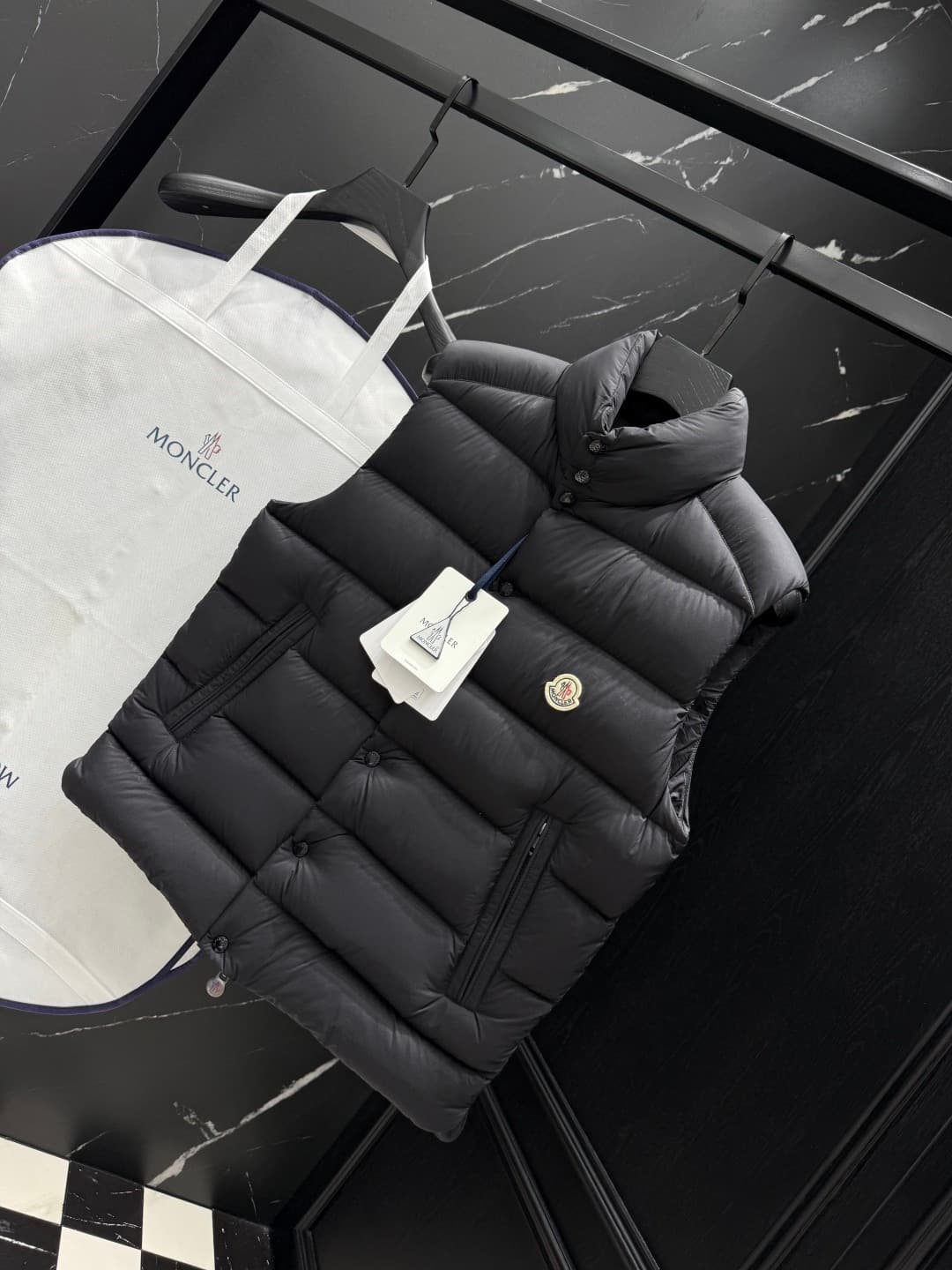 C11085 Monkou Faux Fur Vest 2025 – New model for autumn and winter 🆕 Original 1: 1. All hardware components are imported and custom-made. Welcome to the store for a comparison. Absolutely high quality. Made with top-tier 95 white duck down, extremely soft — image 2