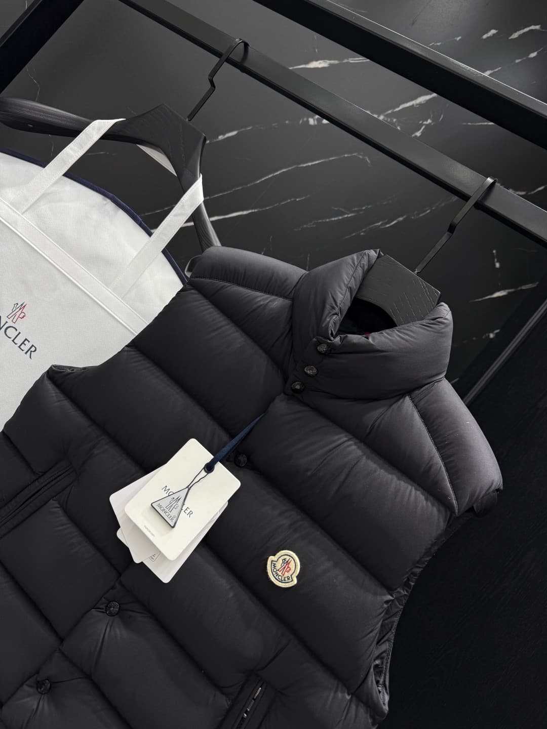 C11085 Monkou Faux Fur Vest 2025 – New model for autumn and winter 🆕 Original 1: 1. All hardware components are imported and custom-made. Welcome to the store for a comparison. Absolutely high quality. Made with top-tier 95 white duck down, extremely soft — image 3