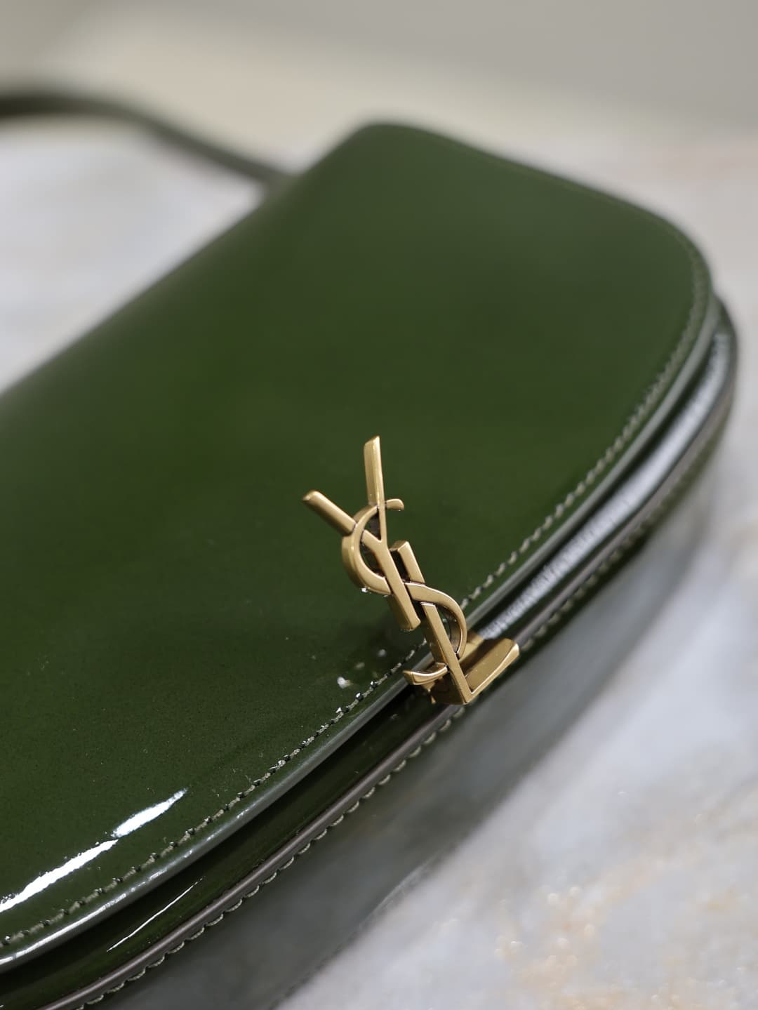 C8595 /Green lacquered leather· — image 6