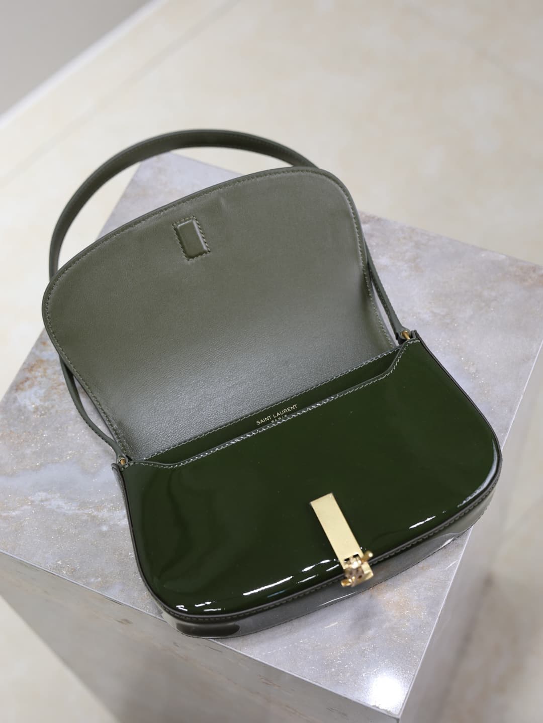C8595 /Green lacquered leather· — image 7