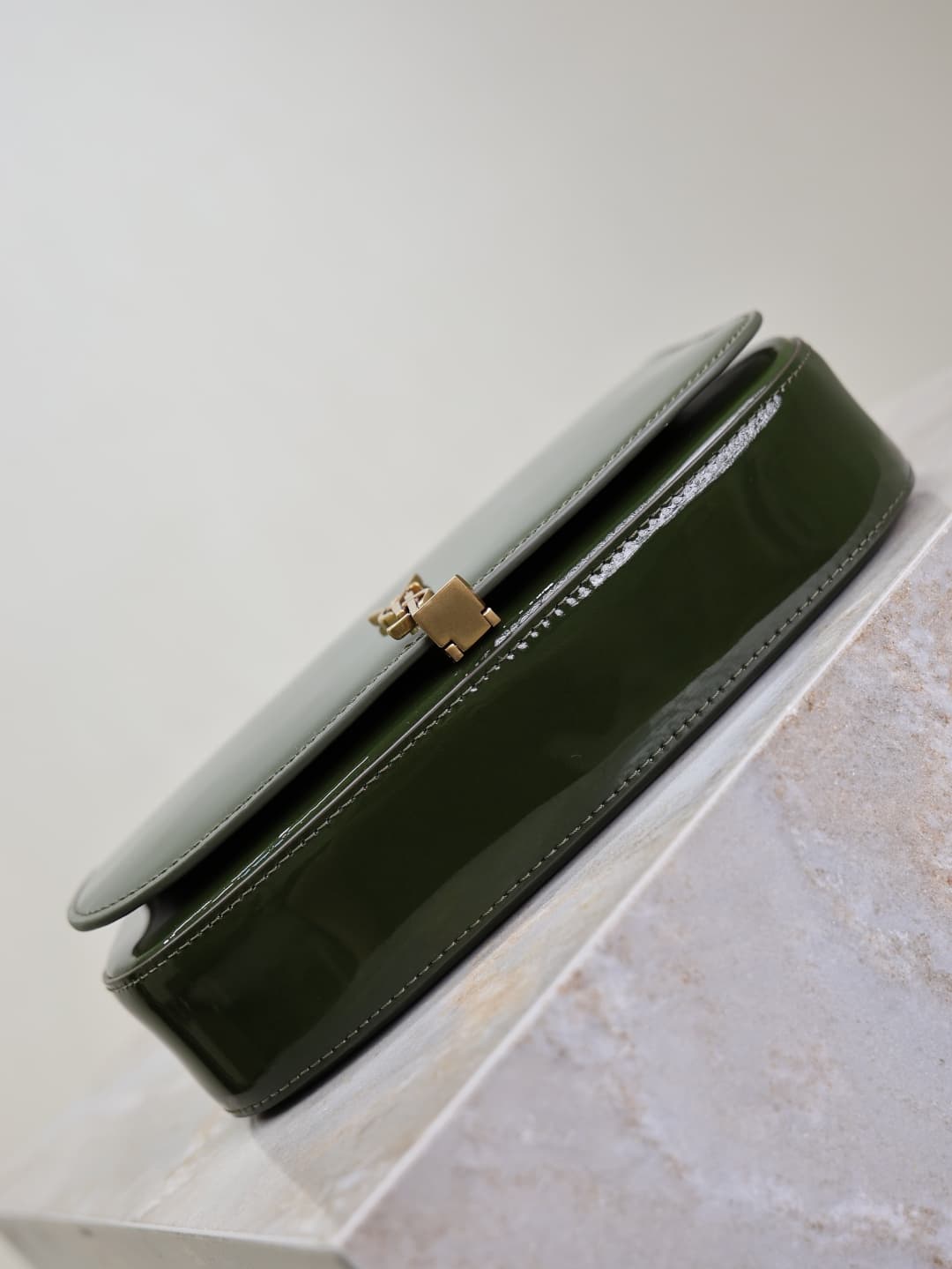 C8595 /Green lacquered leather· — image 5