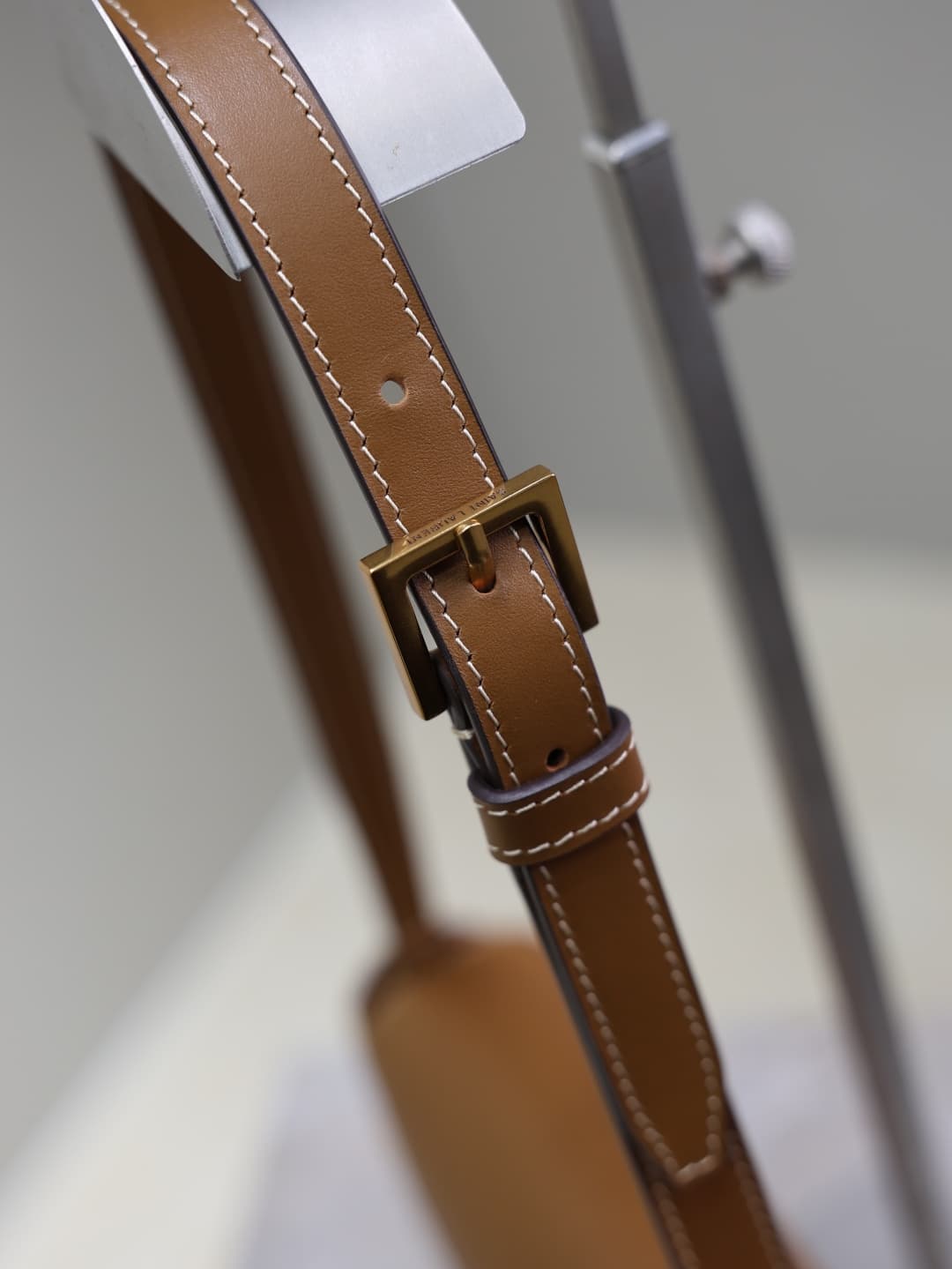 C8580 /Green lacquered leather· — image 8
