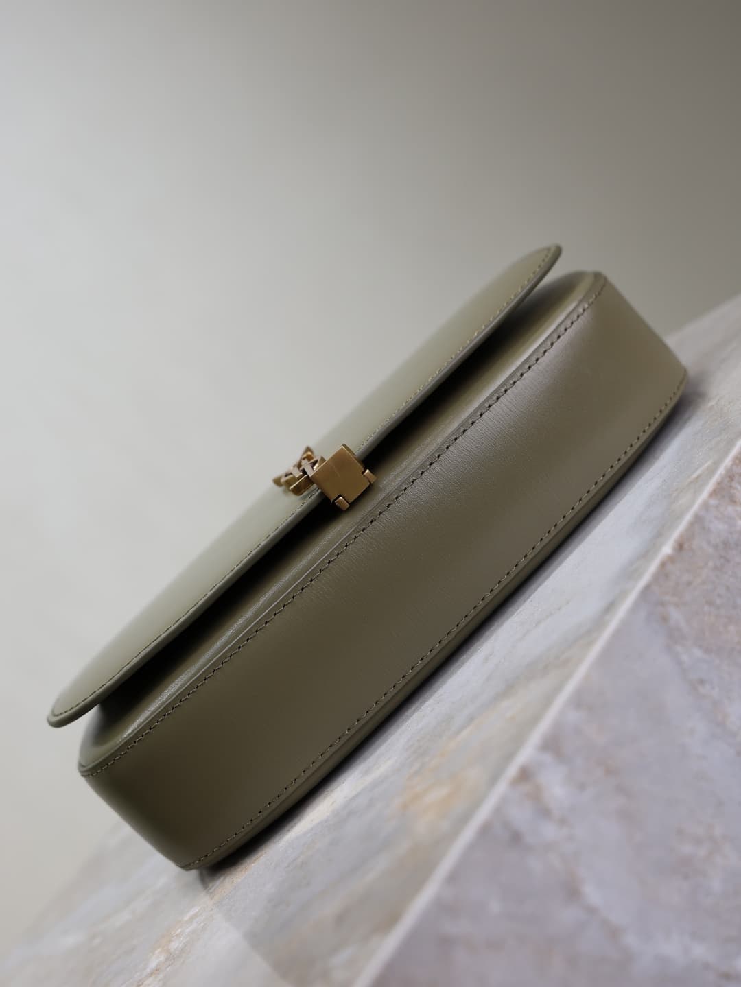 C8583 /Green lacquered leather· — image 6