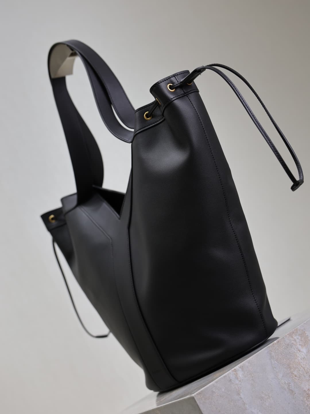 C8523 Y size leather HOBO handbag — image 5