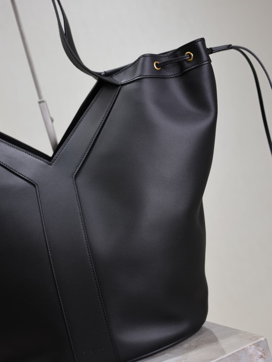 C8523 Y size leather HOBO handbag — image 4