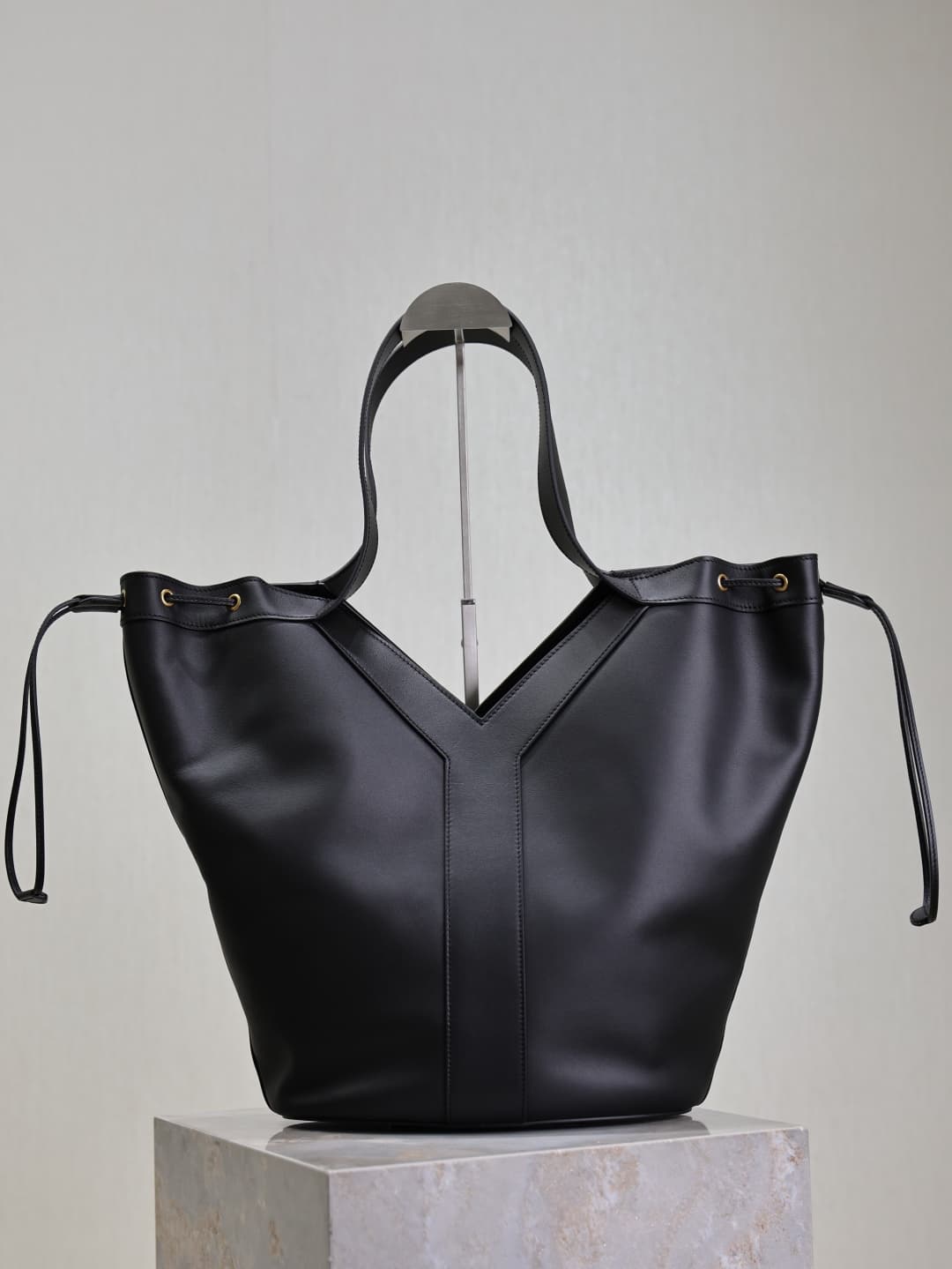 C8523 Y size leather HOBO handbag — image 8
