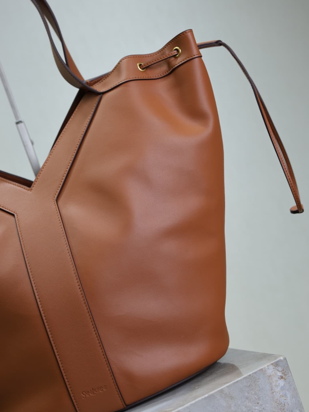C8525 Y Large Leather HOBO Handbag — image 3