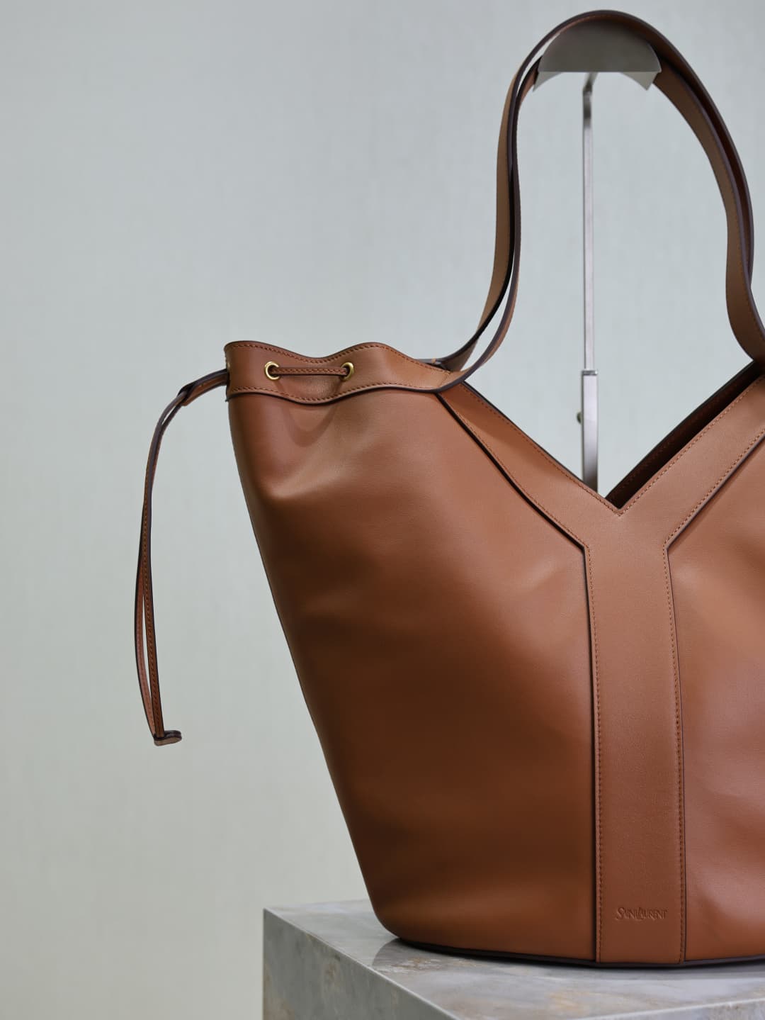 C8525 Y Large Leather HOBO Handbag — image 4