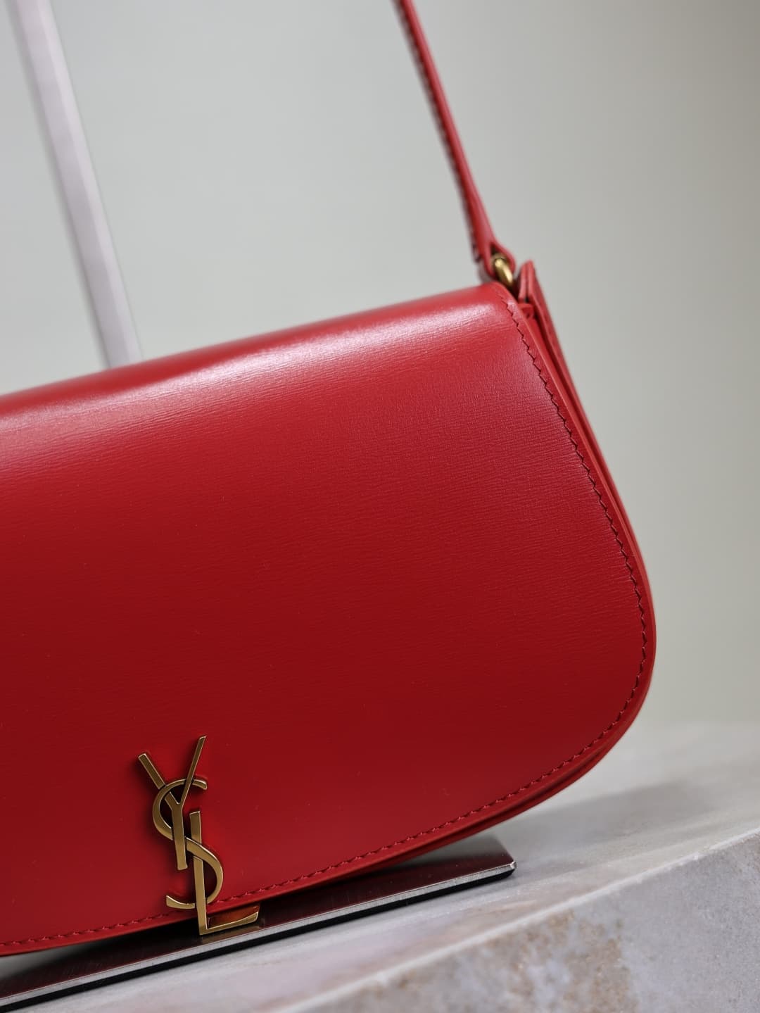 C8591 /Green lacquered leather· — image 3