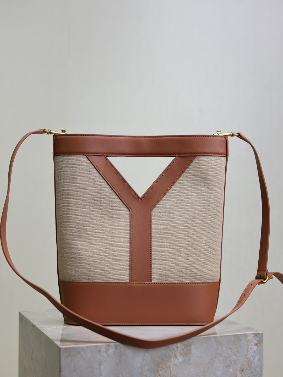 C8521 Caramel leather with canvas – — image 7