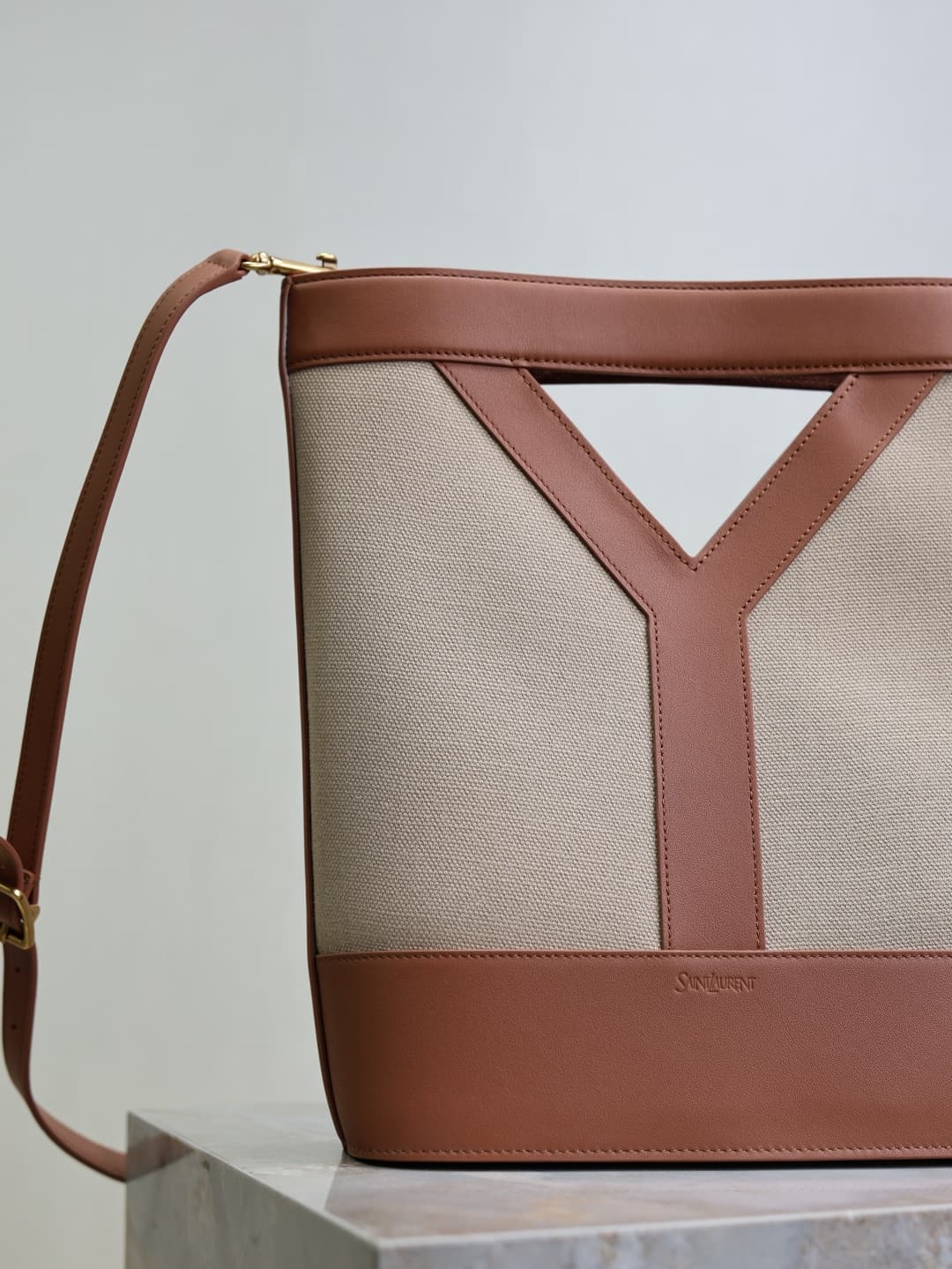 C8521 Caramel leather with canvas – — image 4