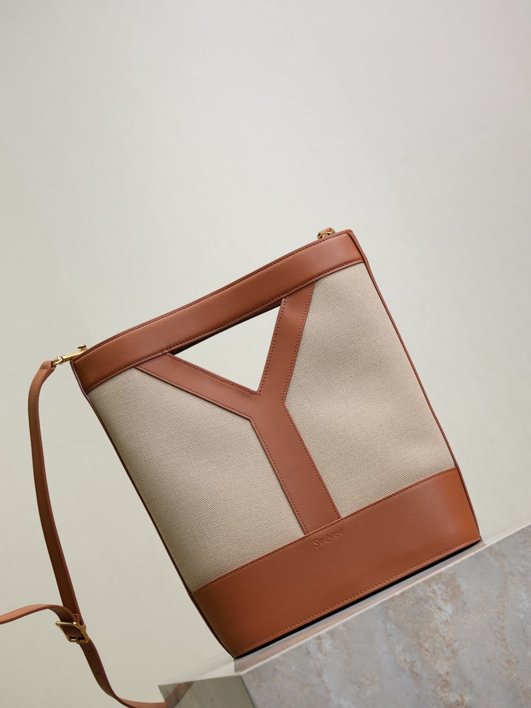 C8521 Caramel leather with canvas – — image 2