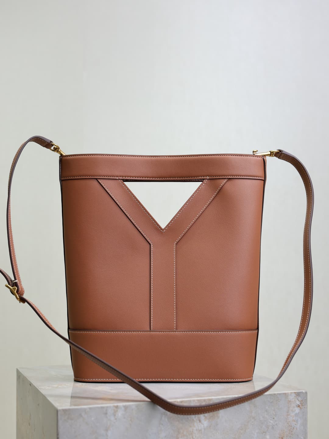 C8522 Caramel cowhide· — image 7