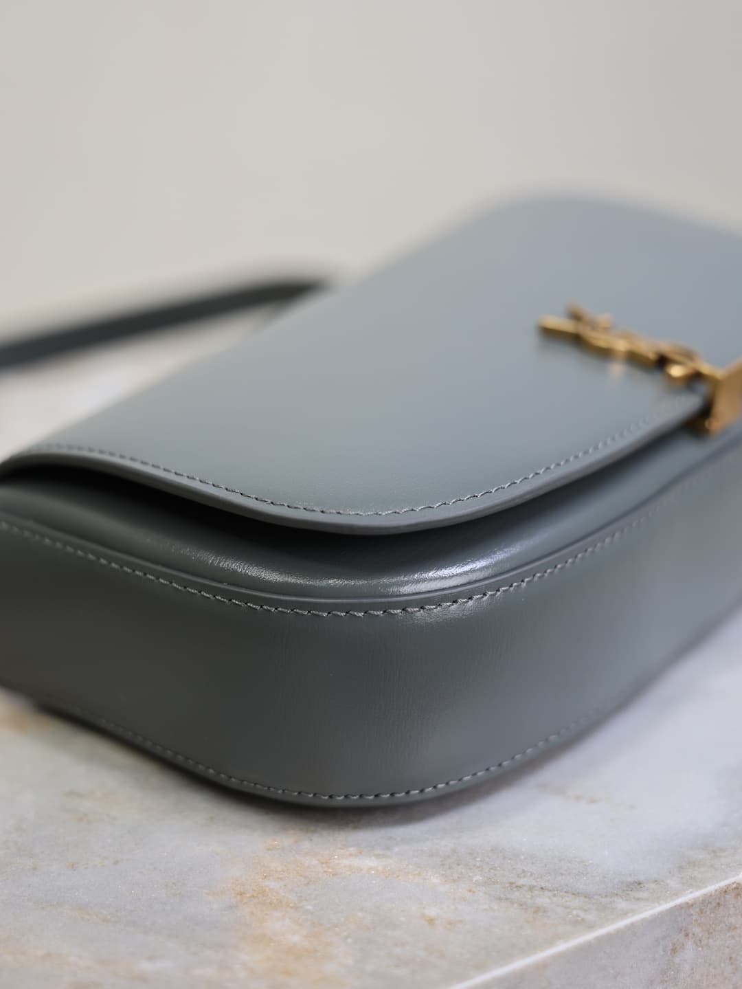 C8581 /Green lacquered leather· — image 6