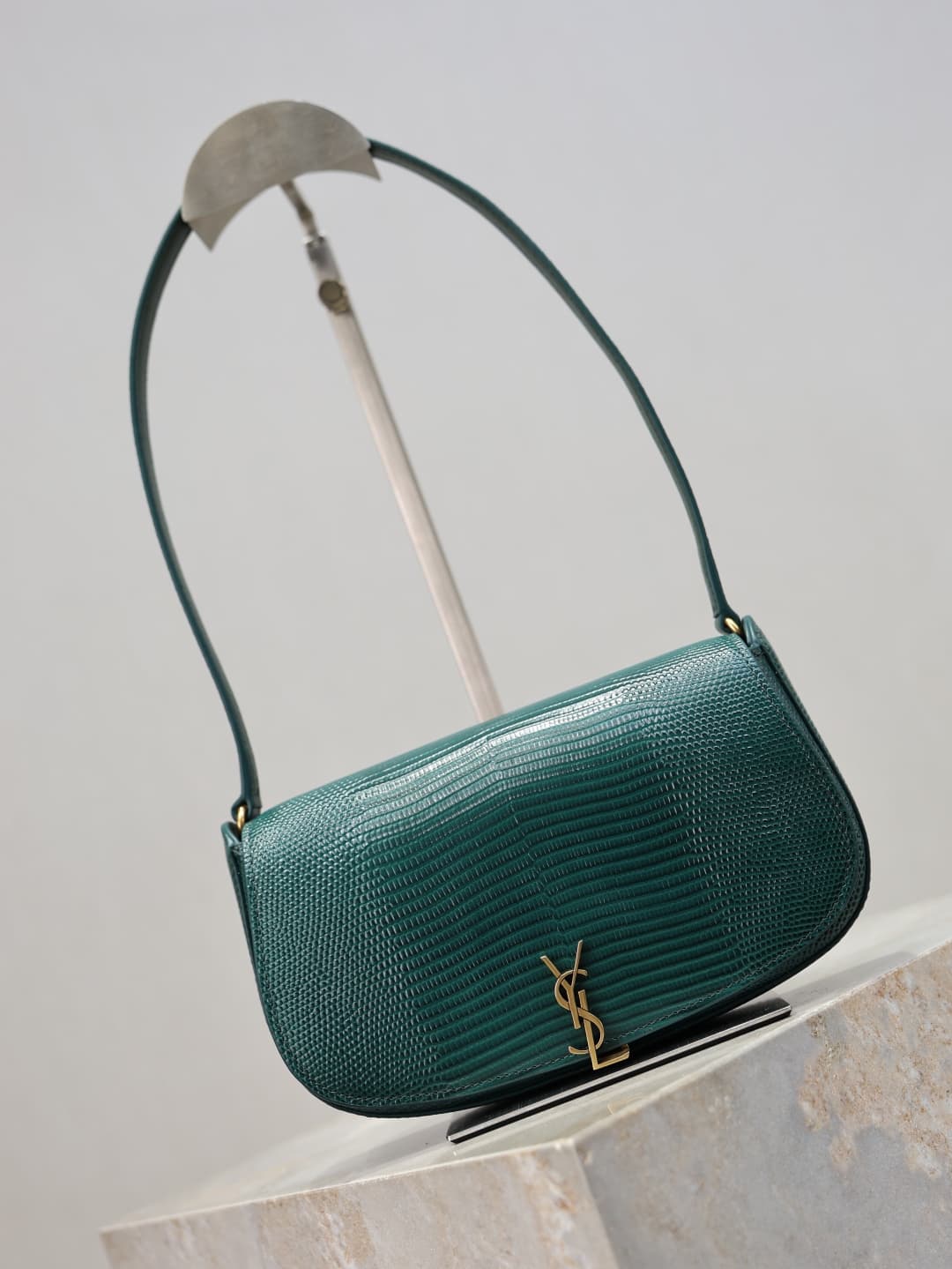 C8577 /Green lacquered leather· — image 2