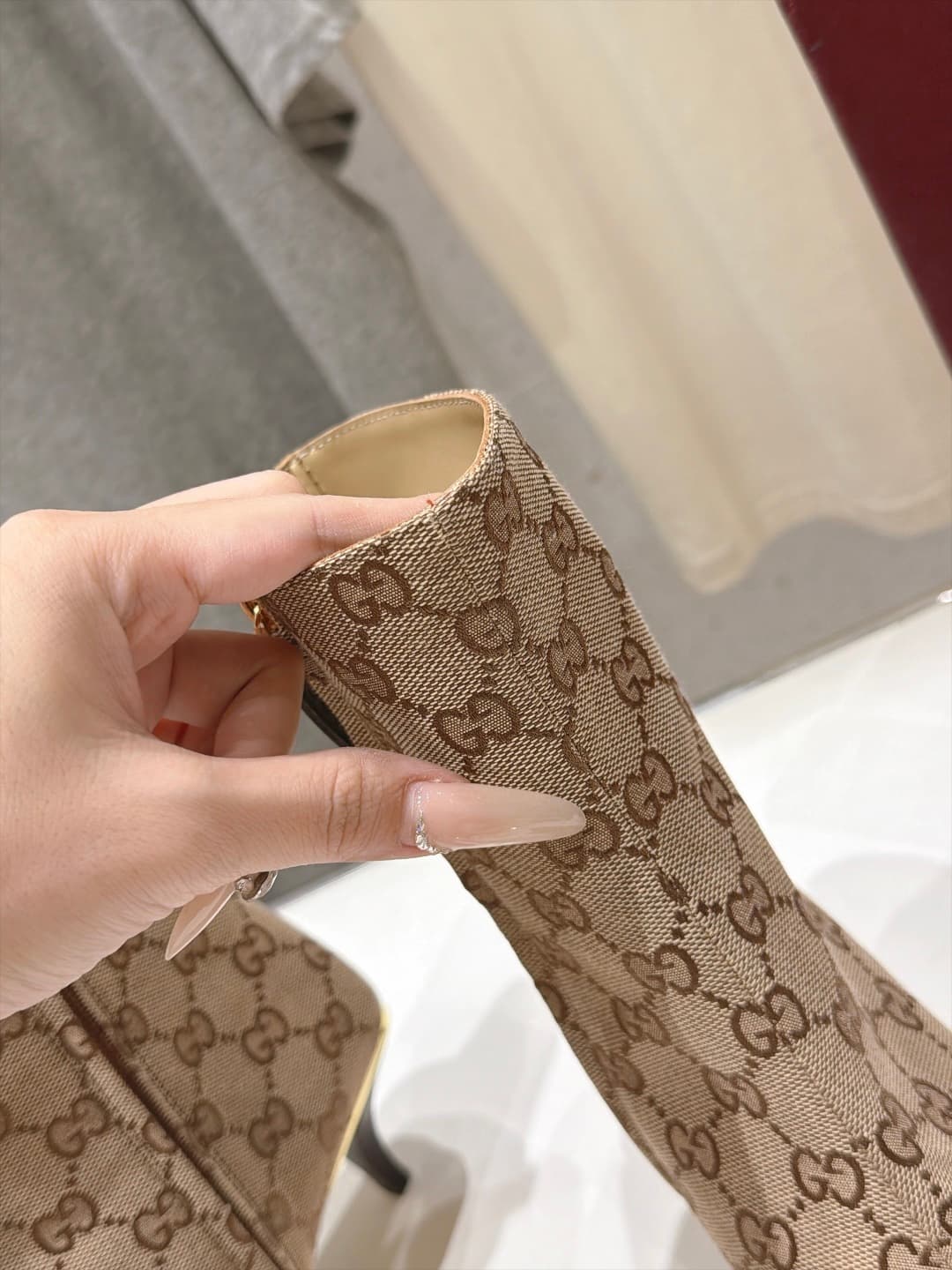 D6843 High-version products are produced on the factory floor — image 7