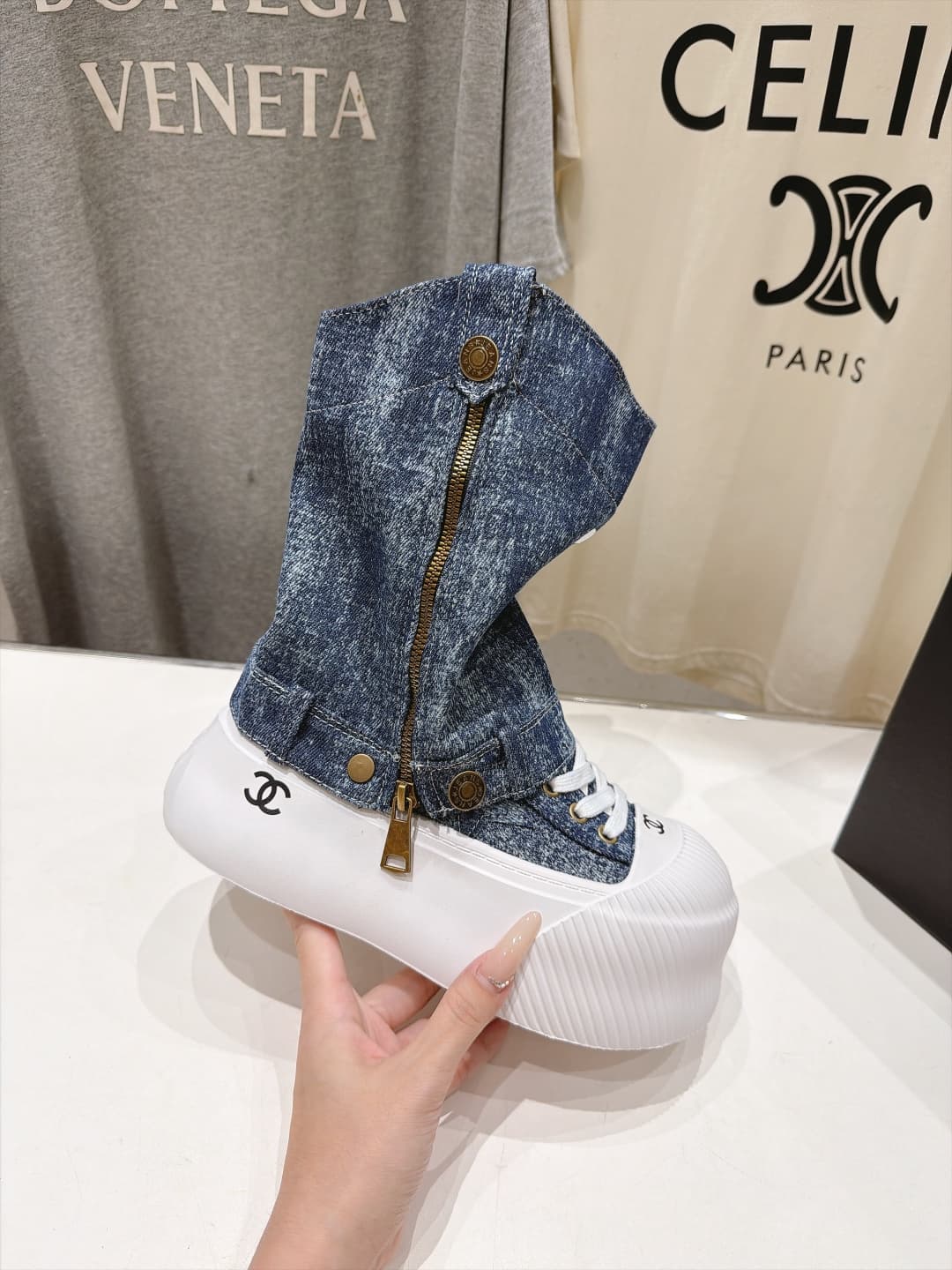 D8874 High-version products are produced on the factory floor — image 5