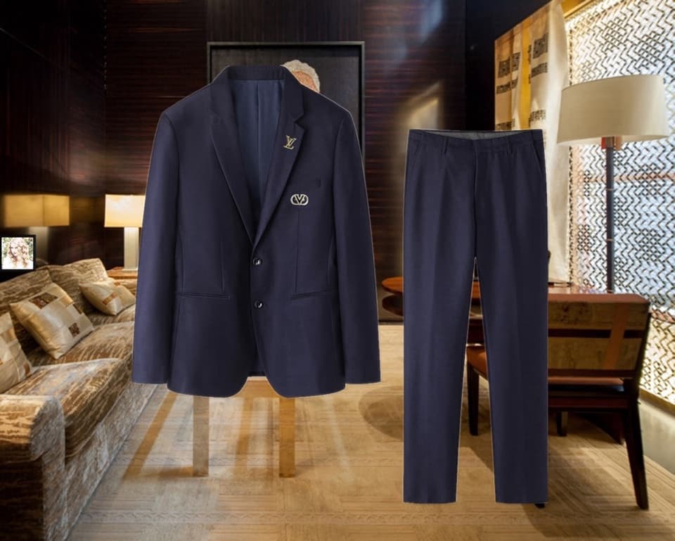 C17962 The preferred choice for business occasions! Essential formal attire for business negotiations and interviews! Wedding dresses! Recommended by stores! Top-selling products! 🔥 [Louis Vuitton] High-end suit sets from the original collection, identica — image 1