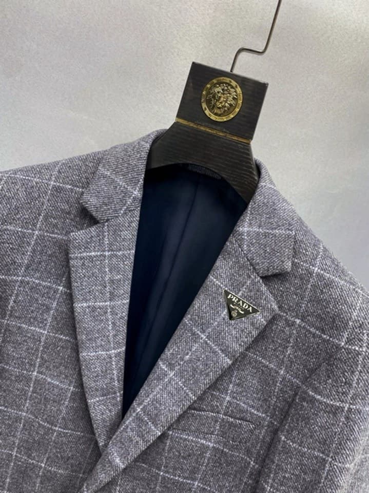 C17929 High-end product 100% wool fabric 【Prada PRADA】100% wool fabric. New autumn/winter suits made of comfortable wool fabric! A stylish casual/one-piece suit that exudes elegance. This high-quality wool fabric is both attractive in appearance and excel — image 2