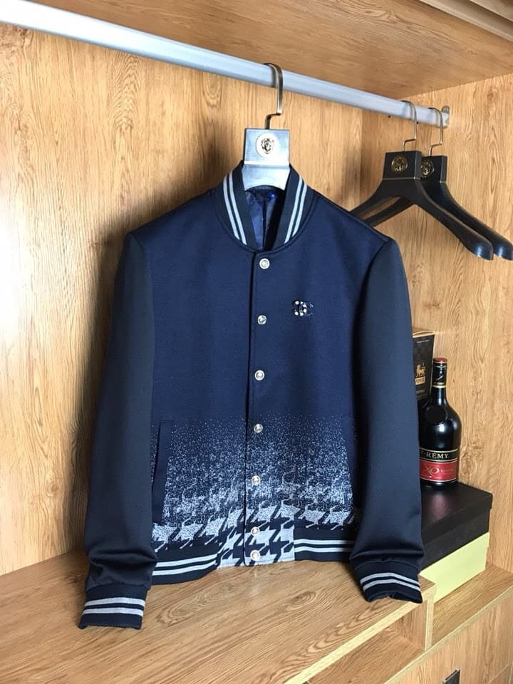 C17914 Woolen baseball cap jacket 【CHANL*】\n\nOriginal design with solid-colored buttons; cuffs and hem have high-density threaded details in the original colored fabric. Very elastic, doesn’t deform, and the fit is excellent.\nThe woolen material has a t — image 2