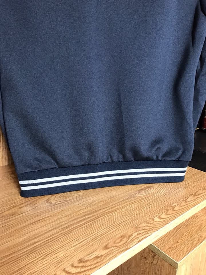 C17914 Woolen baseball cap jacket 【CHANL*】\n\nOriginal design with solid-colored buttons; cuffs and hem have high-density threaded details in the original colored fabric. Very elastic, doesn’t deform, and the fit is excellent.\nThe woolen material has a t — image 7