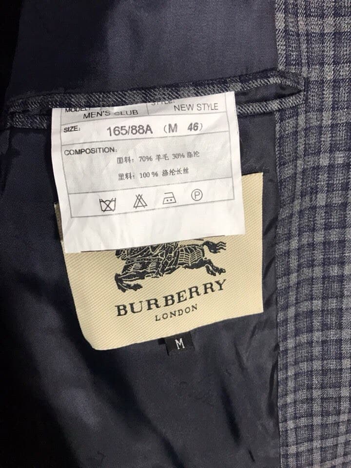C17912 Wool blazer! Shipped on the same day! 【BURBERRY】 Material: 80% wool, 20% polyester. A great product for trade company export orders! 😍 A high-quality item from a renowned brand. Part of the 21SS autumn/winter collection – truly a star-level piece!! — image 8