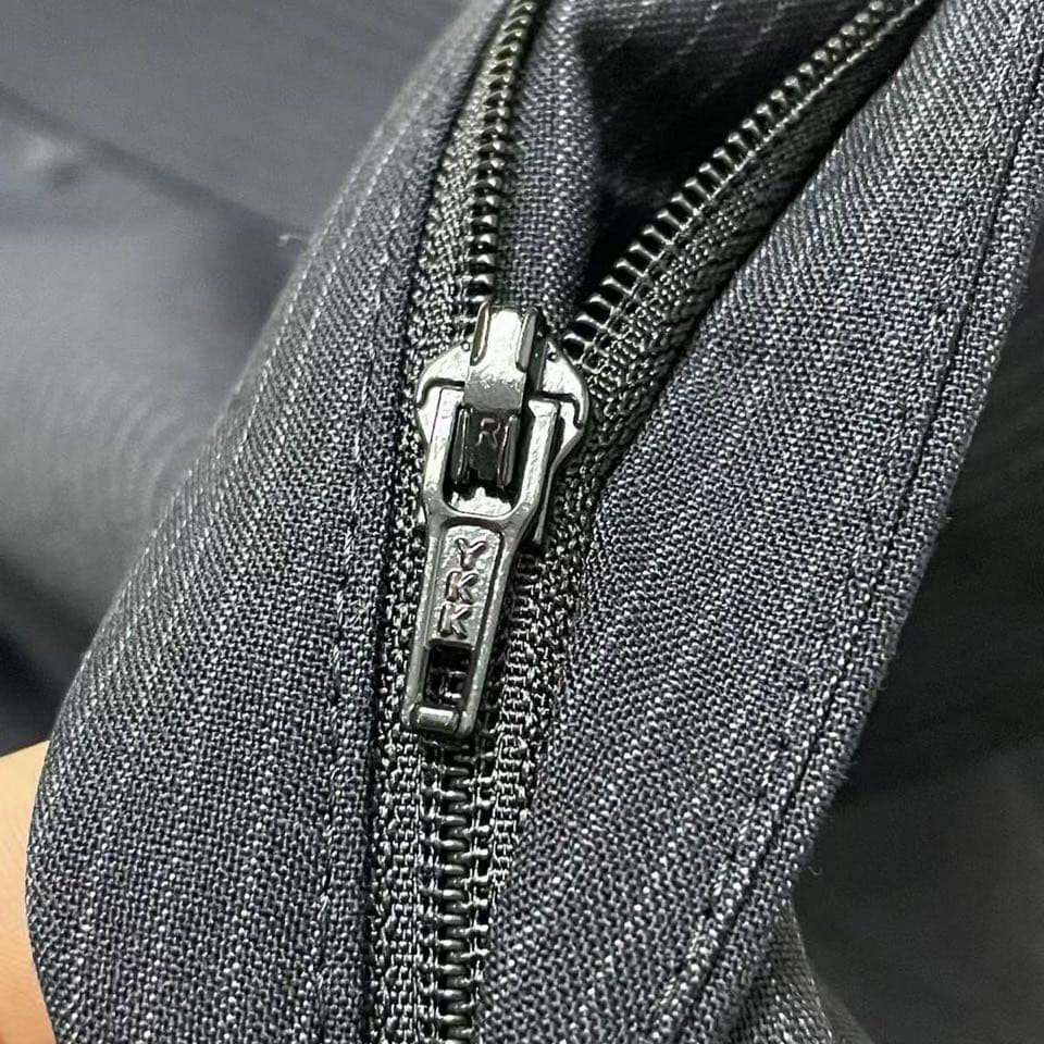C17833 Spring/Summer lightweight 100% wool fabric – highly recommended by store staff! Top-selling item! 🔥 [LV Louis Vuitton] original high-end suit set, identical to the official product. Complete suit set, latest design for fashion shows. The highest-qu — image 6