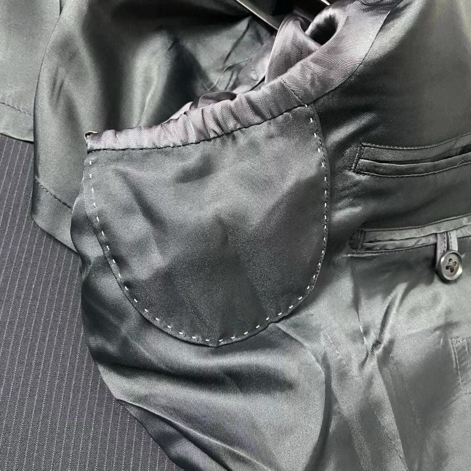 C17833 Spring/Summer lightweight 100% wool fabric – highly recommended by store staff! Top-selling item! 🔥 [LV Louis Vuitton] original high-end suit set, identical to the official product. Complete suit set, latest design for fashion shows. The highest-qu — image 7