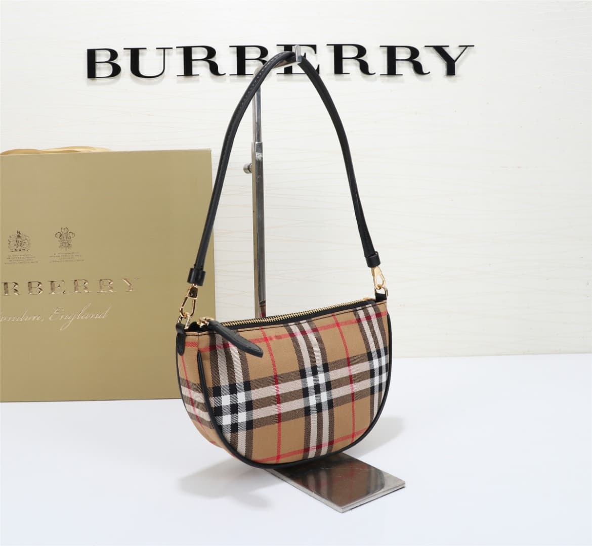 C22 🔥🔥B brand's latest storage bag, 🥰 selected vintage retro check cotton leather material, can be worn on the shoulder or removed from the strap to create a handbag style. 21 x 4 x 12.2 cm, 6801 — image 2