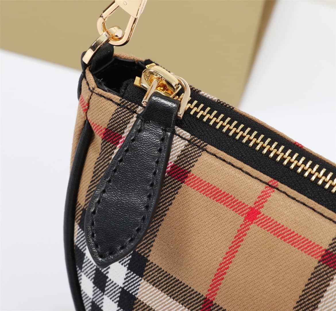 C22 🔥🔥B brand's latest storage bag, 🥰 selected vintage retro check cotton leather material, can be worn on the shoulder or removed from the strap to create a handbag style. 21 x 4 x 12.2 cm, 6801 — image 6
