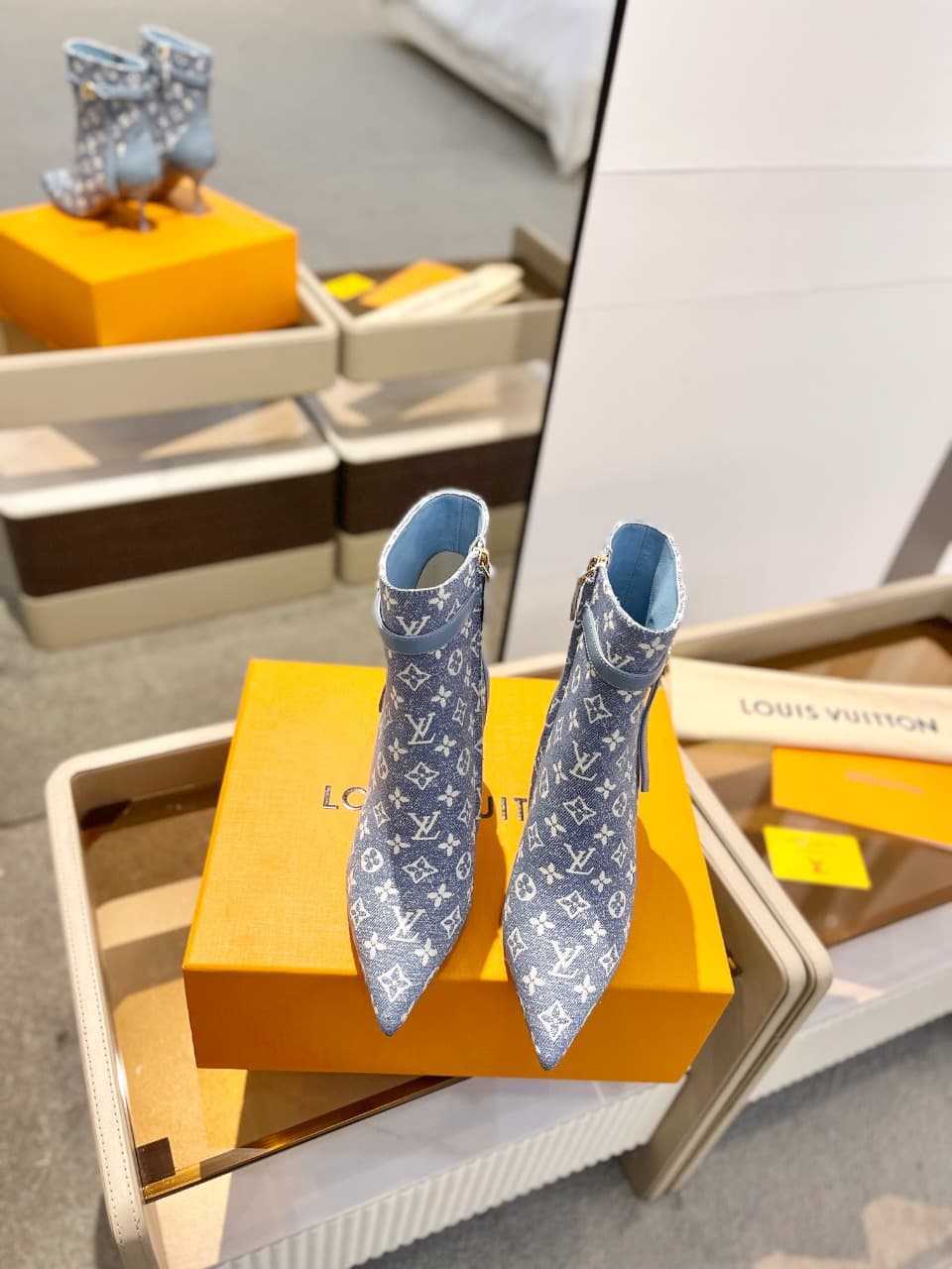 D9012 2026 – Latest models. L✔️ The latest shoes for the autumn and winter collections at the store’s exclusive boutique are also available on the official website. Perfect foot shape + LV-style buckle design, with a feminine and elegant style. Original m — image 3