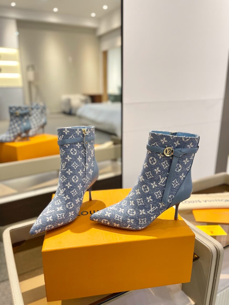D9012 2026 – Latest models. L✔️ The latest shoes for the autumn and winter collections at the store’s exclusive boutique are also available on the official website. Perfect foot shape + LV-style buckle design, with a feminine and elegant style. Original m — image 5