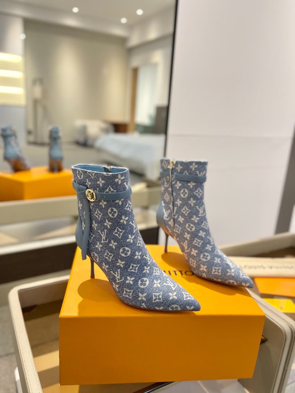 D9012 2026 – Latest models. L✔️ The latest shoes for the autumn and winter collections at the store’s exclusive boutique are also available on the official website. Perfect foot shape + LV-style buckle design, with a feminine and elegant style. Original m — image 2