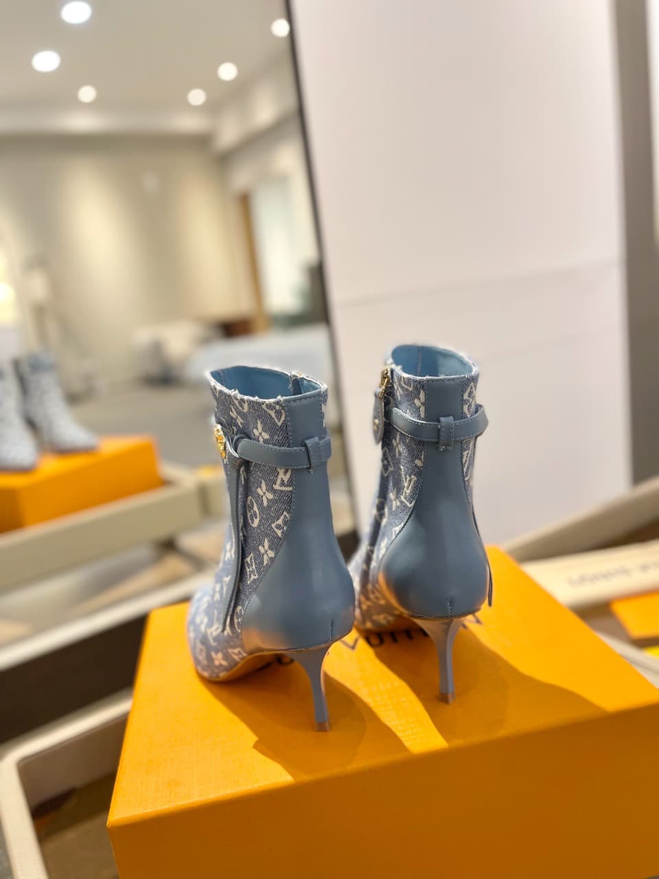 D9012 2026 – Latest models. L✔️ The latest shoes for the autumn and winter collections at the store’s exclusive boutique are also available on the official website. Perfect foot shape + LV-style buckle design, with a feminine and elegant style. Original m — image 6