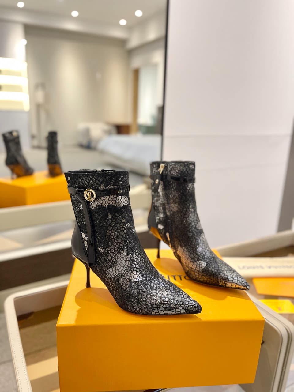D9009 2026 – Latest Collection/series. The latest runway shoes from the autumn/winter collection at L✔️home stores are also updated on the official website. With a perfect fit and LV-style button design, these shoes exude femininity and elegance. They fea — image 2