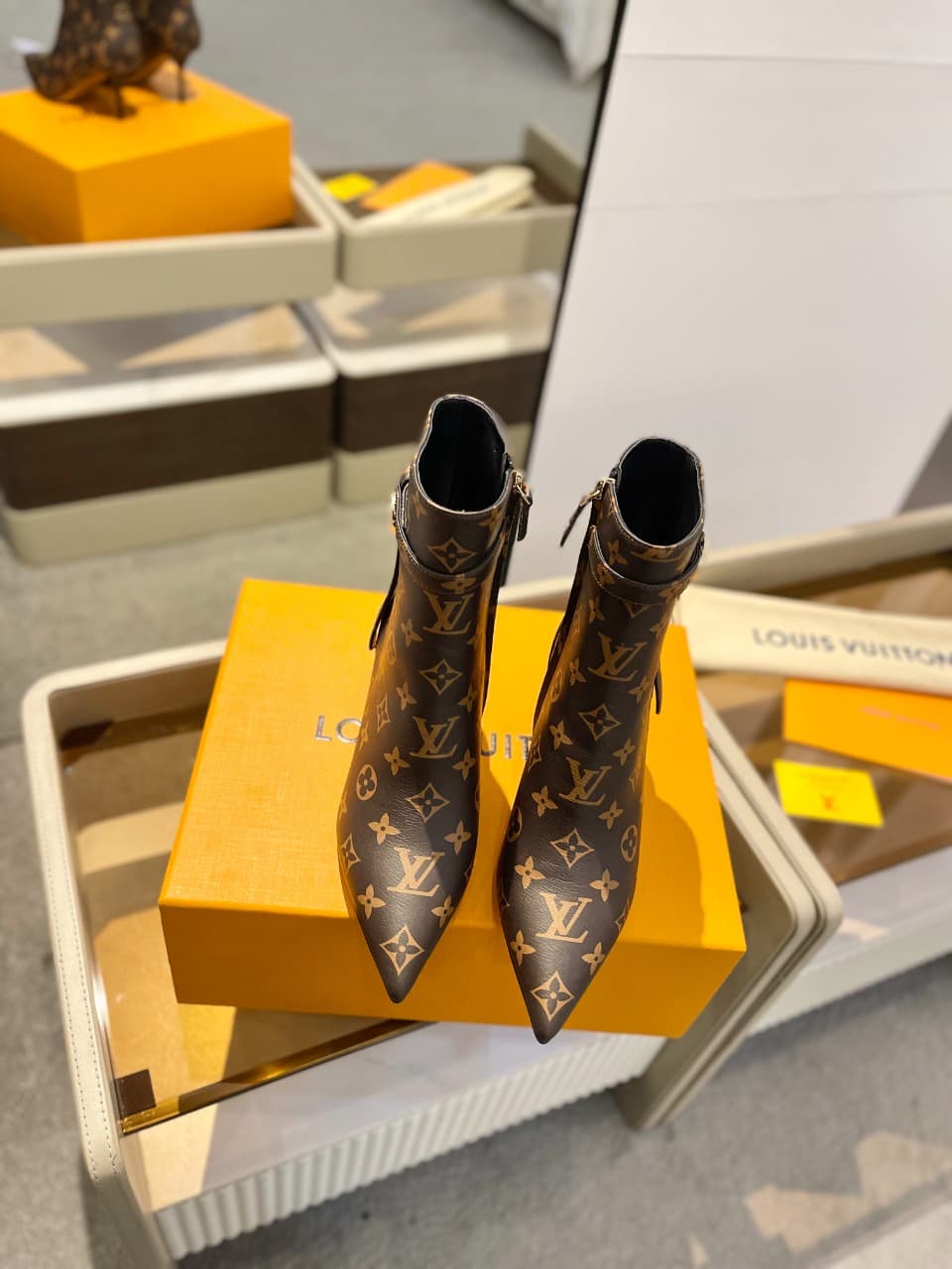 D9011 2026  Latest: L✔️ The latest models from the autumn/winter collection at the store’s flagship store. The official website series is updated in real time. Perfect foot shape + LV-style buckle design – full of femininity and elegance. Original mold-ba — image 3