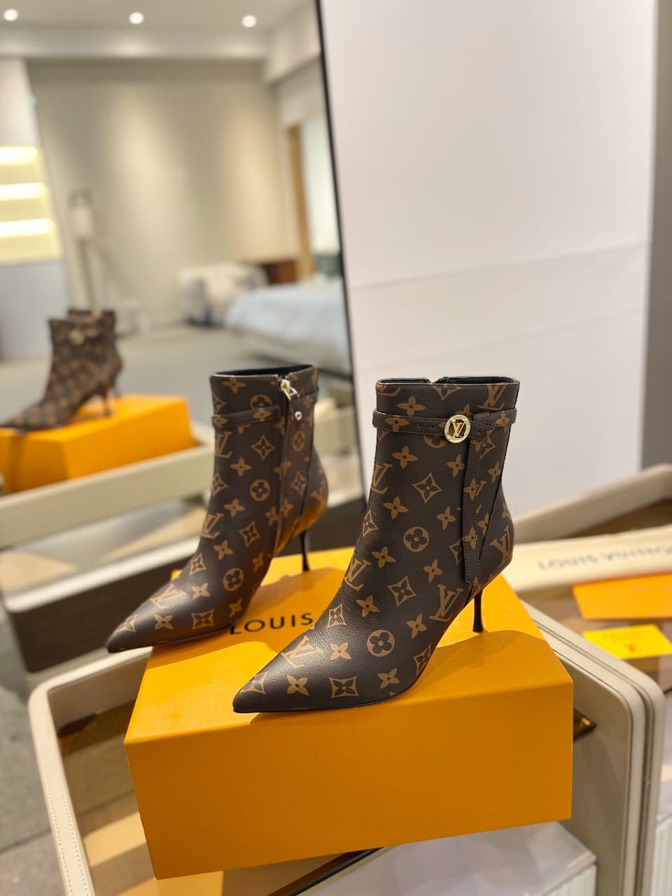 D9011 2026  Latest: L✔️ The latest models from the autumn/winter collection at the store’s flagship store. The official website series is updated in real time. Perfect foot shape + LV-style buckle design – full of femininity and elegance. Original mold-ba — image 4