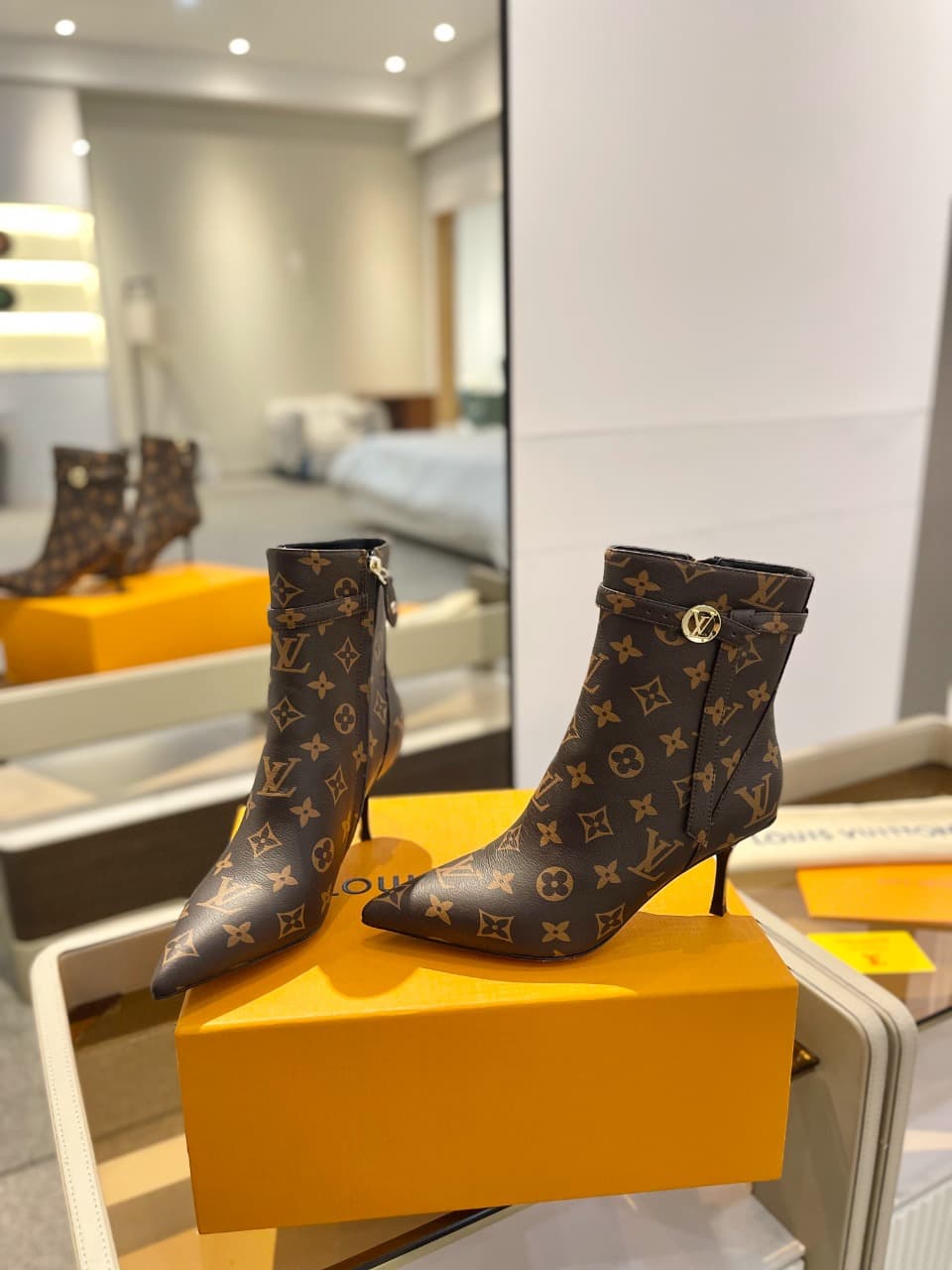 D9011 2026  Latest: L✔️ The latest models from the autumn/winter collection at the store’s flagship store. The official website series is updated in real time. Perfect foot shape + LV-style buckle design – full of femininity and elegance. Original mold-ba — image 5