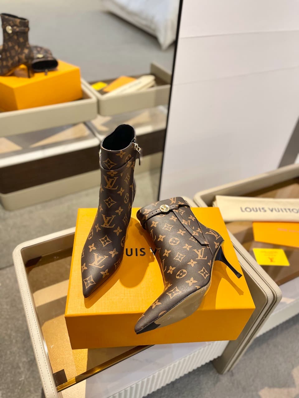 D9011 2026  Latest: L✔️ The latest models from the autumn/winter collection at the store’s flagship store. The official website series is updated in real time. Perfect foot shape + LV-style buckle design – full of femininity and elegance. Original mold-ba — image 6