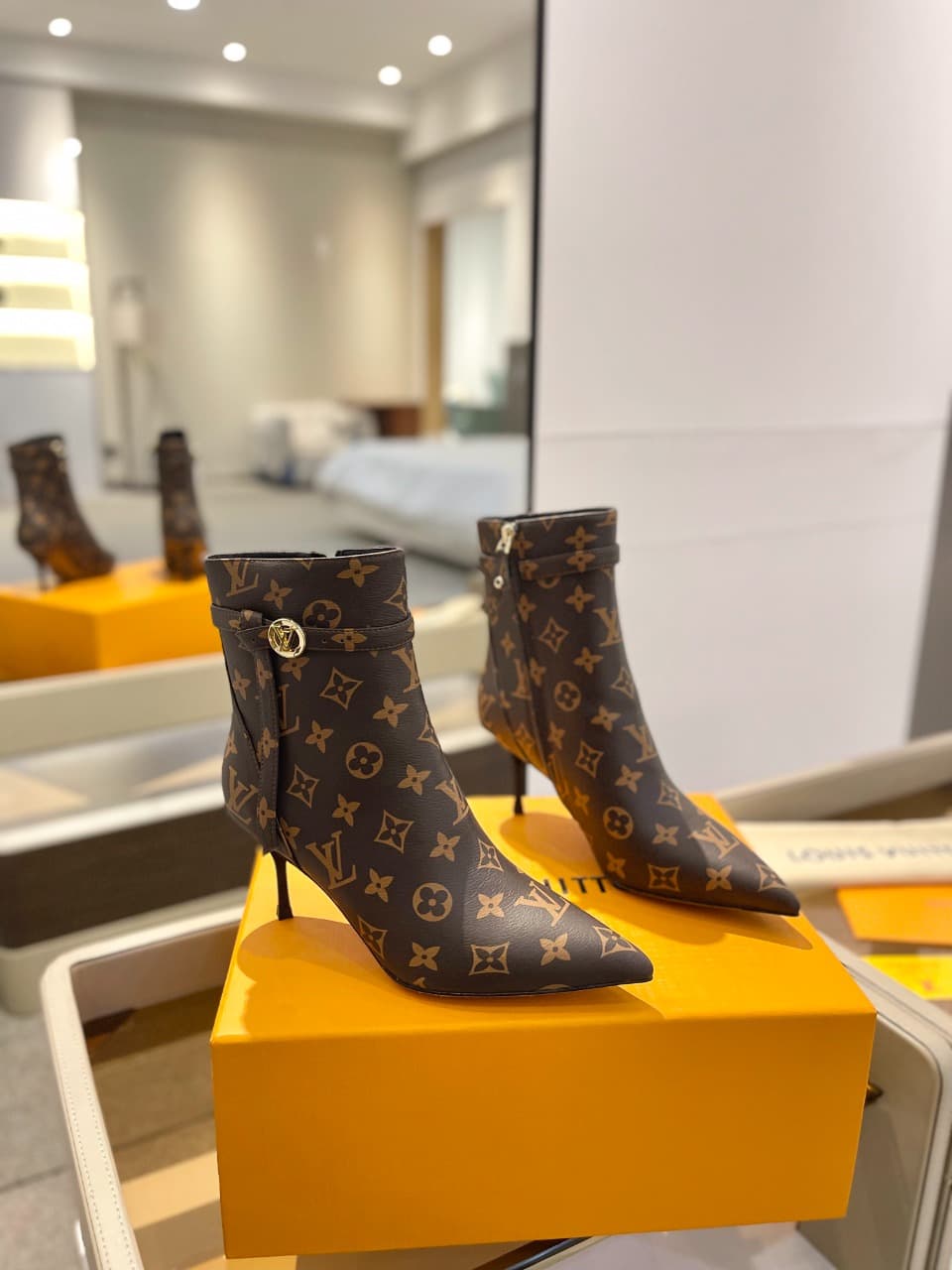 D9011 2026  Latest: L✔️ The latest models from the autumn/winter collection at the store’s flagship store. The official website series is updated in real time. Perfect foot shape + LV-style buckle design – full of femininity and elegance. Original mold-ba — image 2
