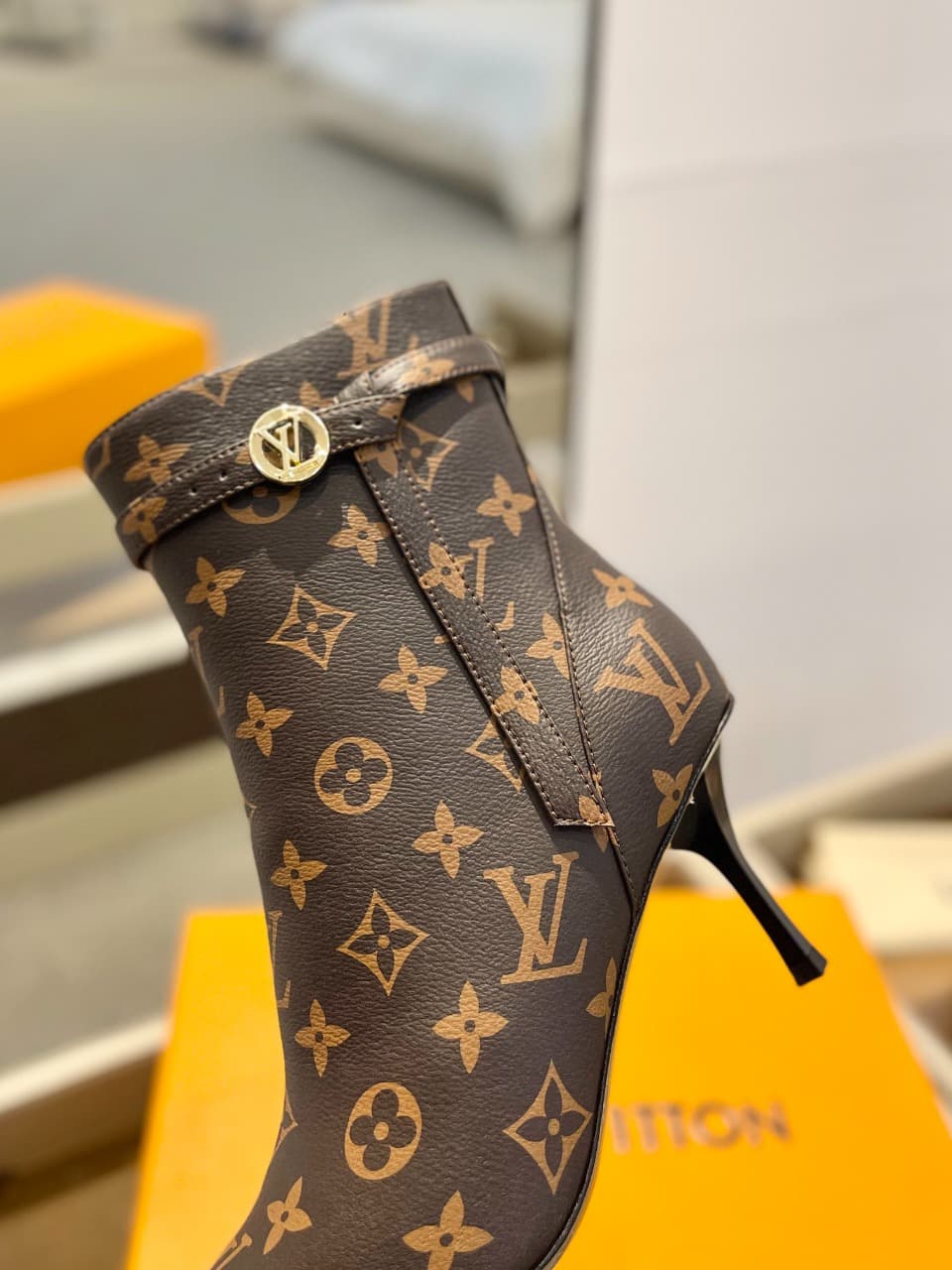 D9011 2026  Latest: L✔️ The latest models from the autumn/winter collection at the store’s flagship store. The official website series is updated in real time. Perfect foot shape + LV-style buckle design – full of femininity and elegance. Original mold-ba — image 8