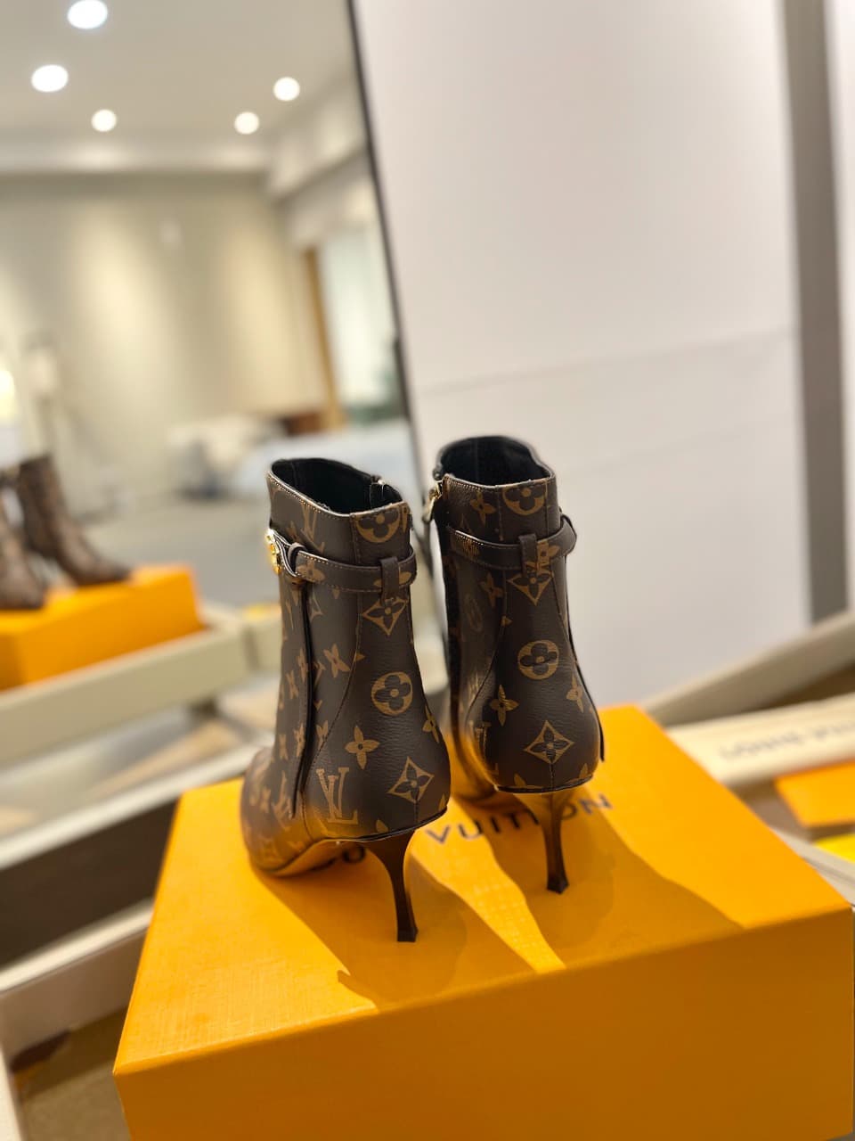 D9011 2026  Latest: L✔️ The latest models from the autumn/winter collection at the store’s flagship store. The official website series is updated in real time. Perfect foot shape + LV-style buckle design – full of femininity and elegance. Original mold-ba — image 7