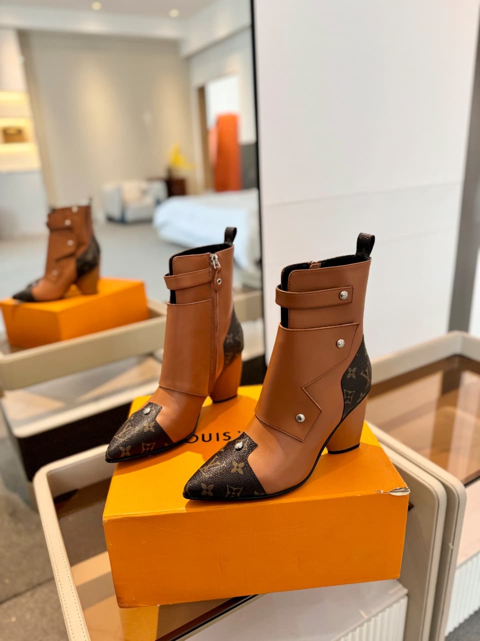 D9003 2026 – Latest models. L✔️ The latest shoes for the autumn and winter collections at the store’s exclusive boutique are also available on the official website. Perfect fit + LV-style buckles design – very feminine, elegant, and high-class. Original m — image 4