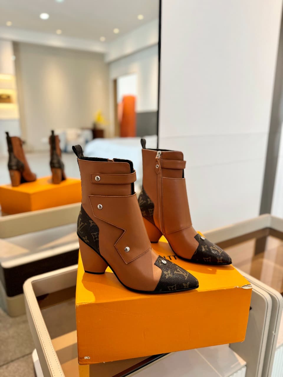 D9003 2026 – Latest models. L✔️ The latest shoes for the autumn and winter collections at the store’s exclusive boutique are also available on the official website. Perfect fit + LV-style buckles design – very feminine, elegant, and high-class. Original m — image 2