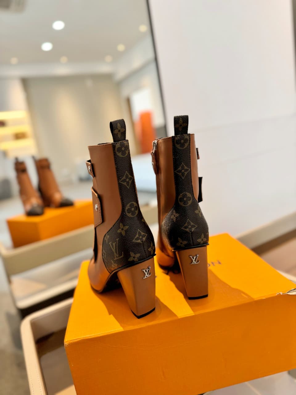 D9003 2026 – Latest models. L✔️ The latest shoes for the autumn and winter collections at the store’s exclusive boutique are also available on the official website. Perfect fit + LV-style buckles design – very feminine, elegant, and high-class. Original m — image 7